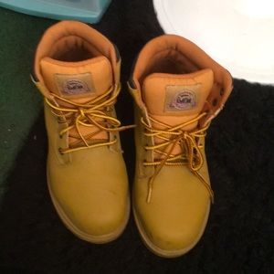 Steal toe work boots